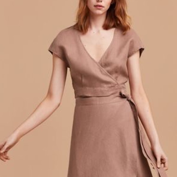 Aritzia Tops - Aritzia 100% Linen Crop Top XS